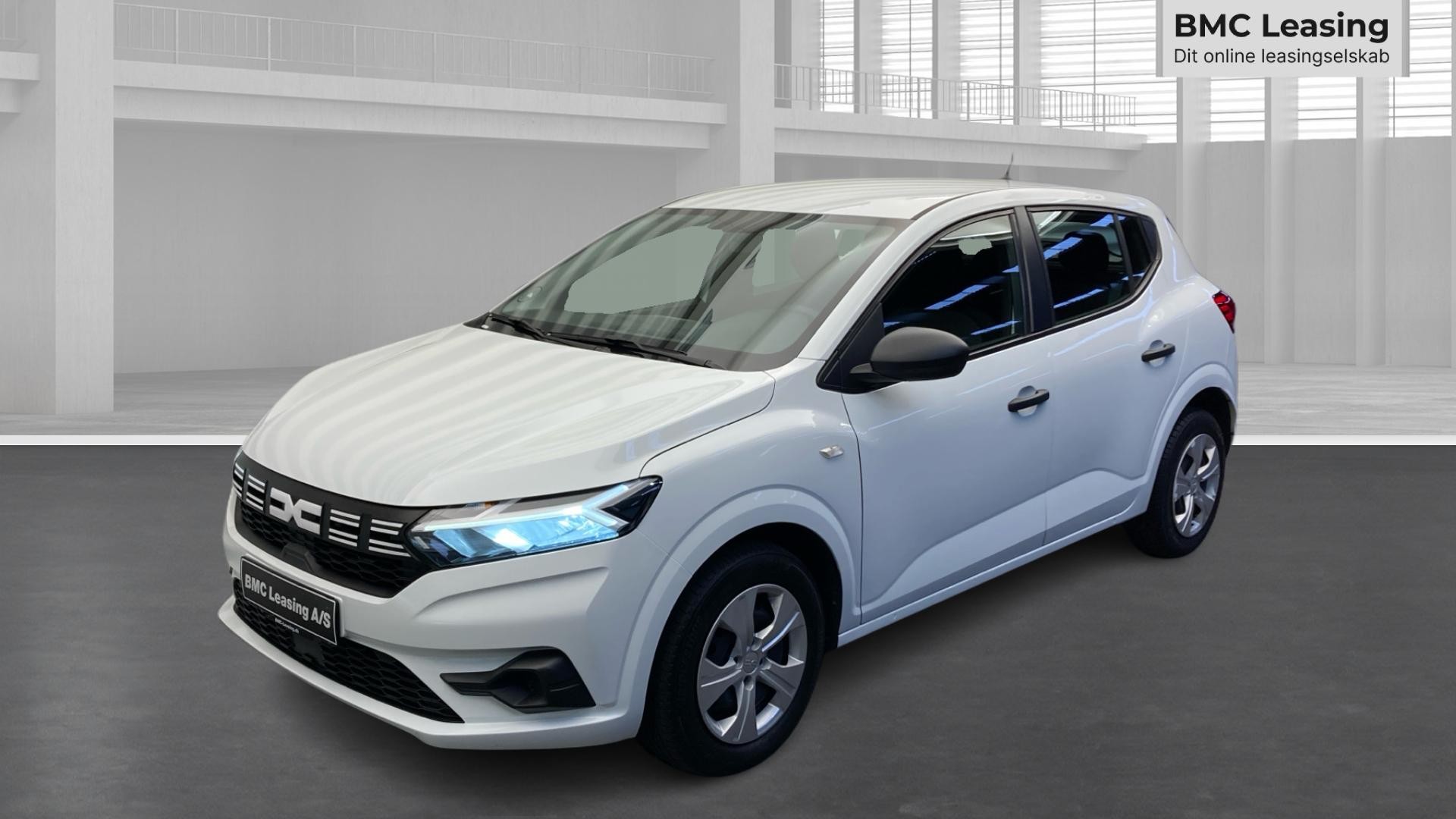 001 k26-09 908279 Dacia Sandero Essential TCe 90 - Skråt forfra, venstre
