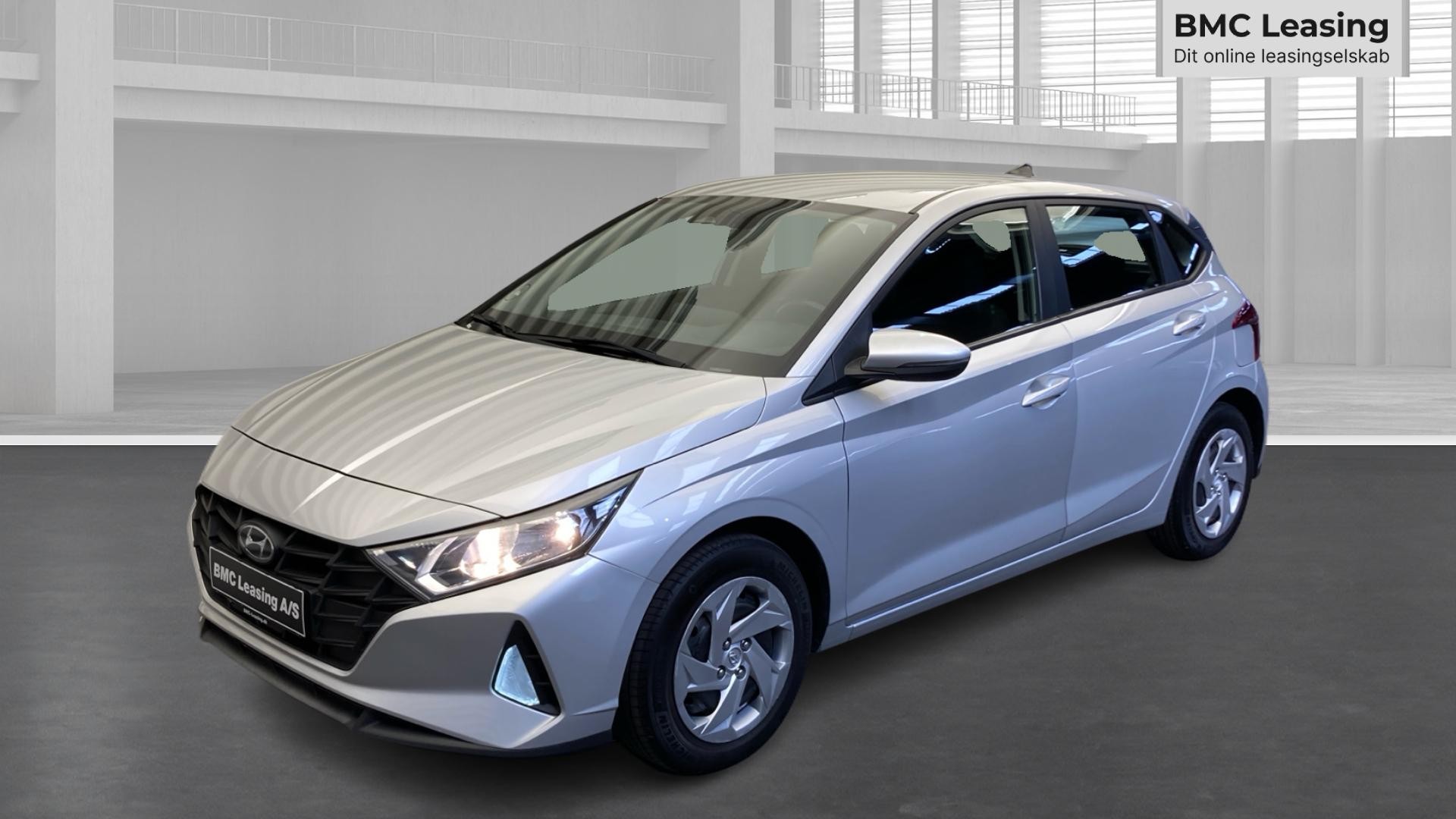 001 k26-09 910985 Hyundai i20 Essential MPi - Skråt forfra, venstre