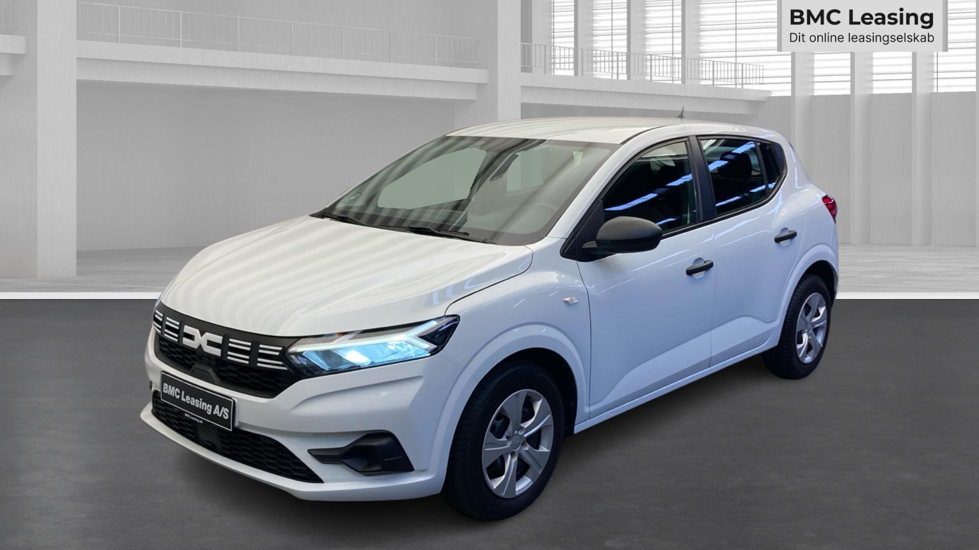 001 k26-09 912354 Dacia Sandero Essential TCe 90 - Skråt forfra, venstre