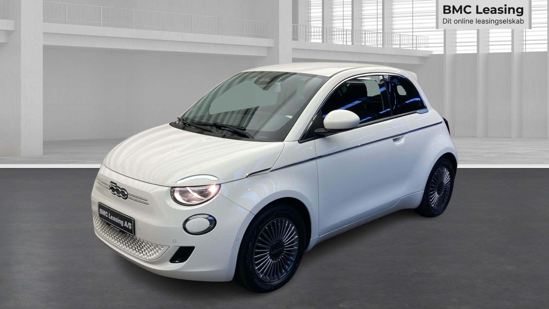 001 k26-09 912444 Fiat 500e Icon 42 kWh - Skråt forfra, venstre