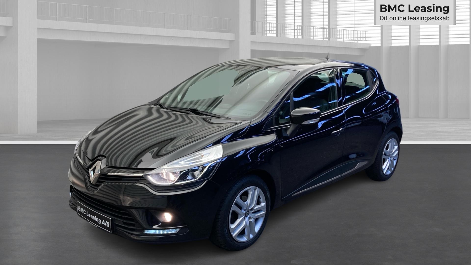 001 k26-10 905068 Renault Clio Zen TCe 5-dr - Skråt forfra, venstre