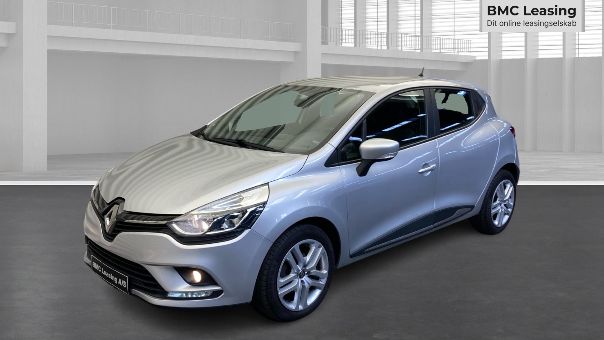 001 k26-10 908080 Renault Clio Zen TCe 5-dr - Skråt forfra, venstre