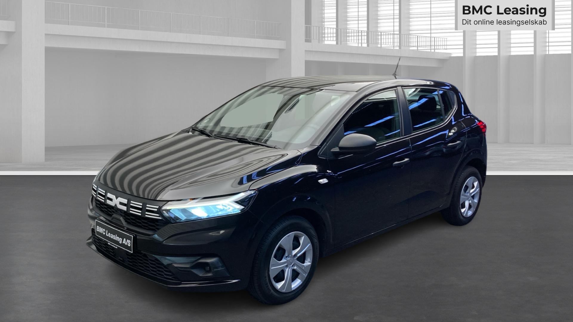 001 k26-10 912355 Dacia Sandero Essential TCe 90 - Skråt forfra, venstre