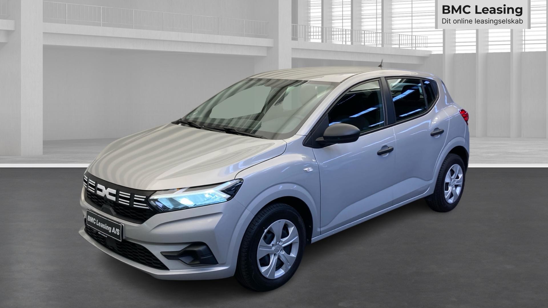 001 k26-10 912357 Dacia Sandero Essential TCe 90 - Skråt forfra, venstre