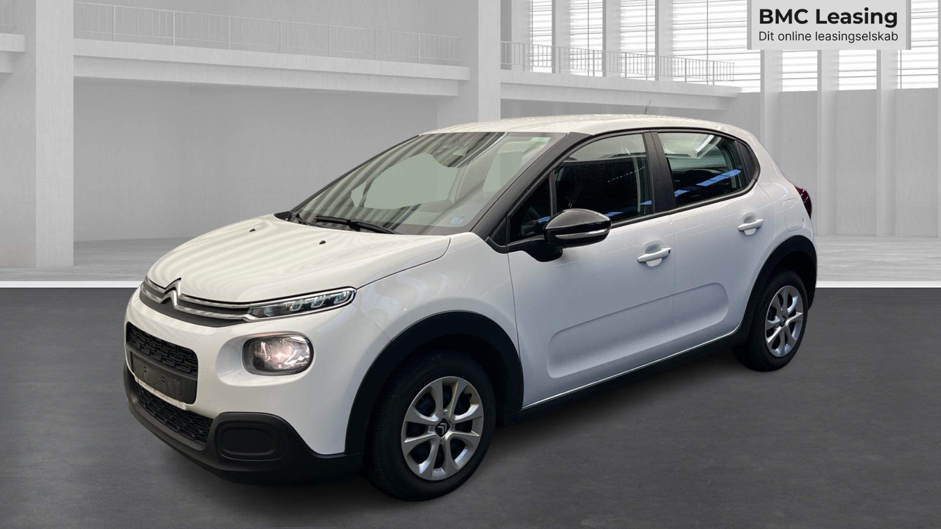 001 u26-09 906303 Citroën C3 Cool PureTech - Skråt forfra, venstre