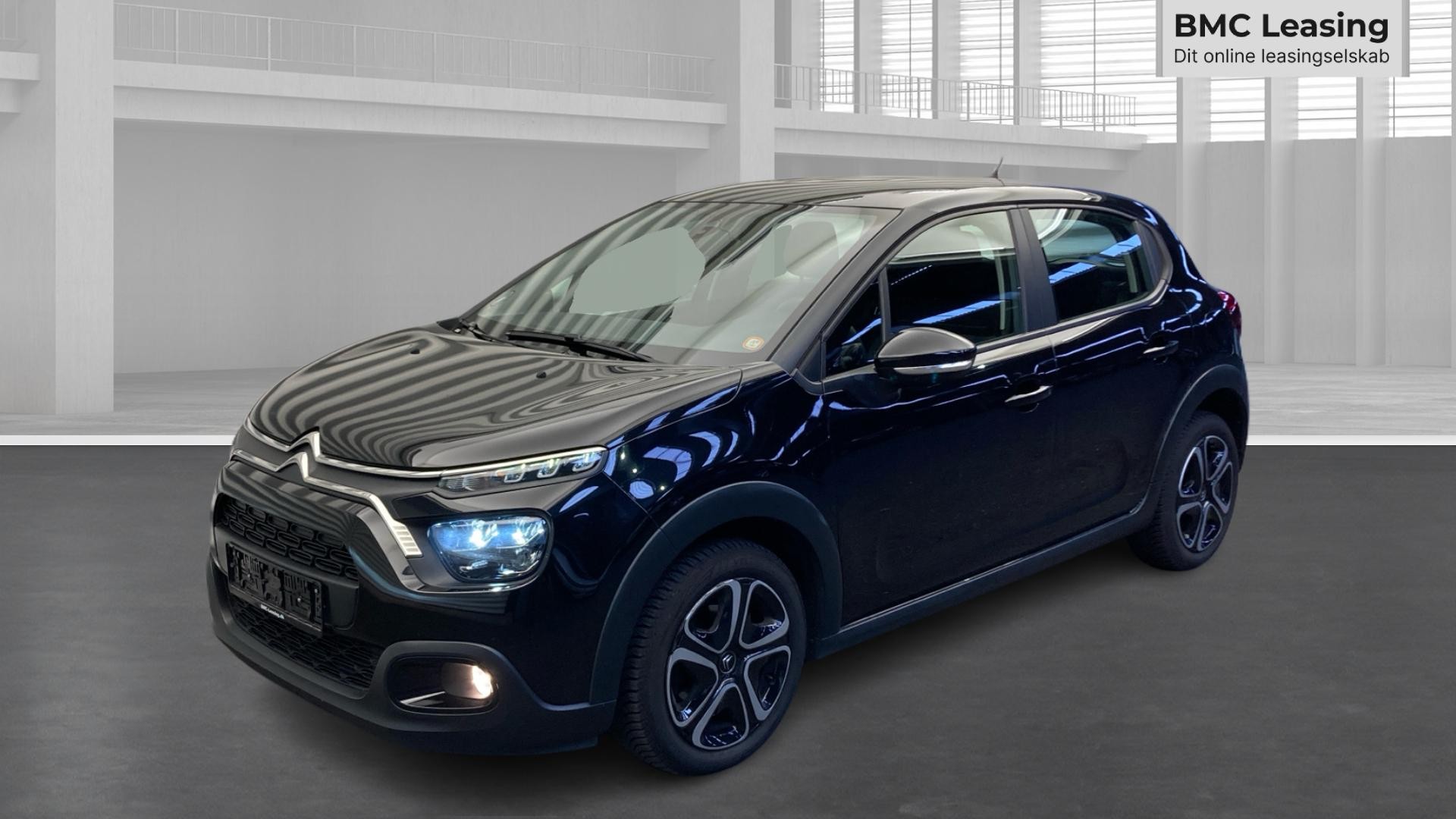 001 u26-09 907032 Citroën C3 Feel PureTech - Skråt forfra, venstre