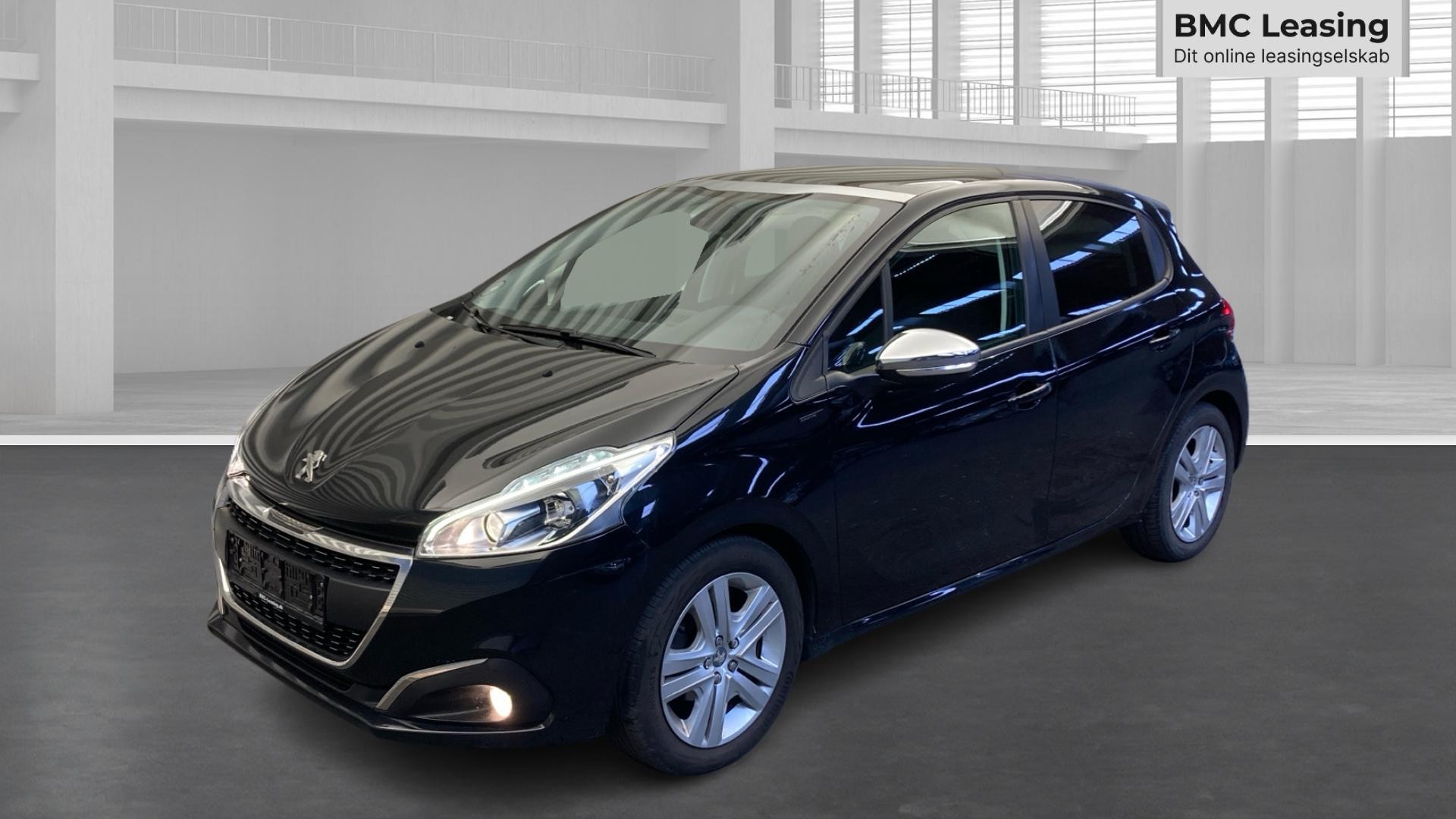 001 u26-09 907286 Peugeot 208 Signature Sky PureTech - Skråt forfra, venstre