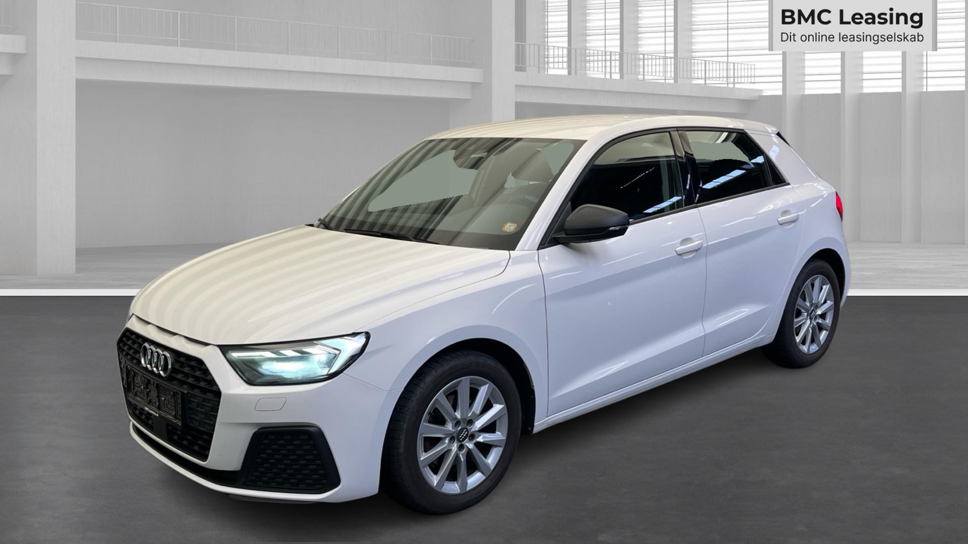 001 u26-09 907317 Audi A1 Proline 30 TFSI Sportback - Skråt forfra, venstre