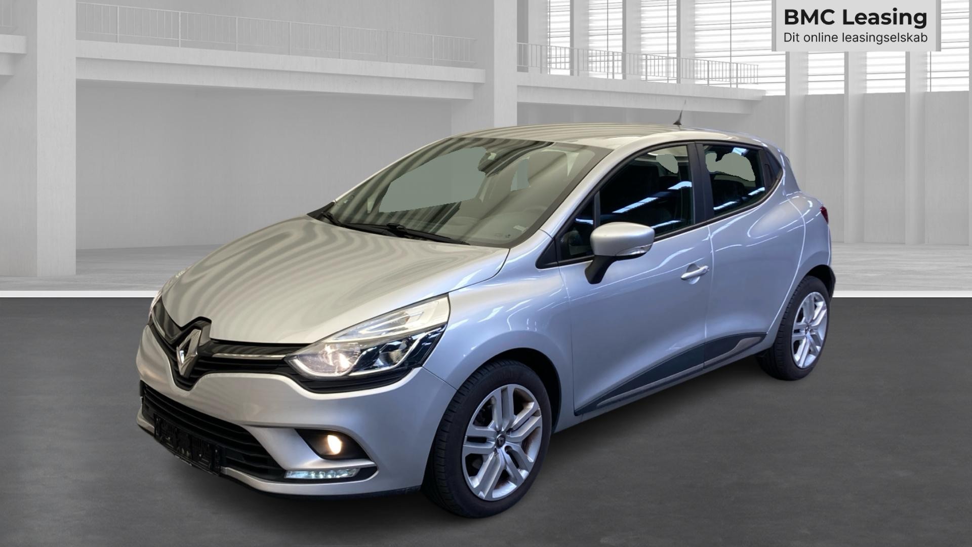 001 u26-09 908080 Renault Clio Zen TCe 5-dr - Skråt forfra, venstre