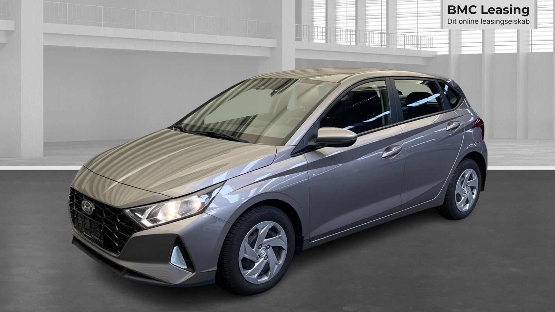 001 u26-09 908861 Hyundai i20 Essential T-GDi aut. - Skråt forfra, venstre