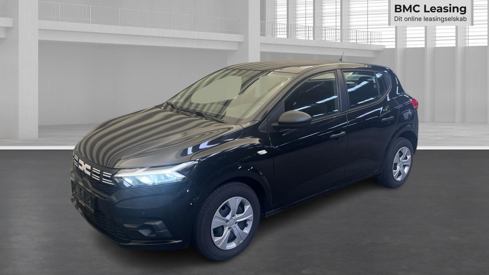 001 u26-09 909298 Dacia Sandero Essential TCe 90 - Skråt forfra, venstre