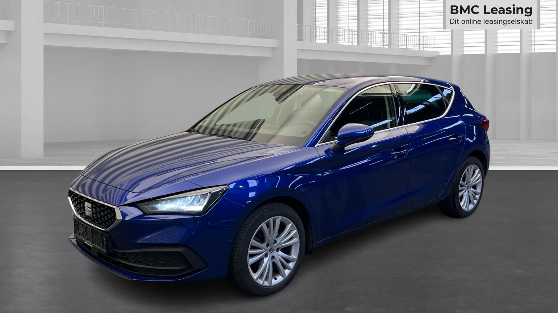 001 u26-09 909326 SEAT Leon Style TSI 5-dr - Skråt forfra, venstre