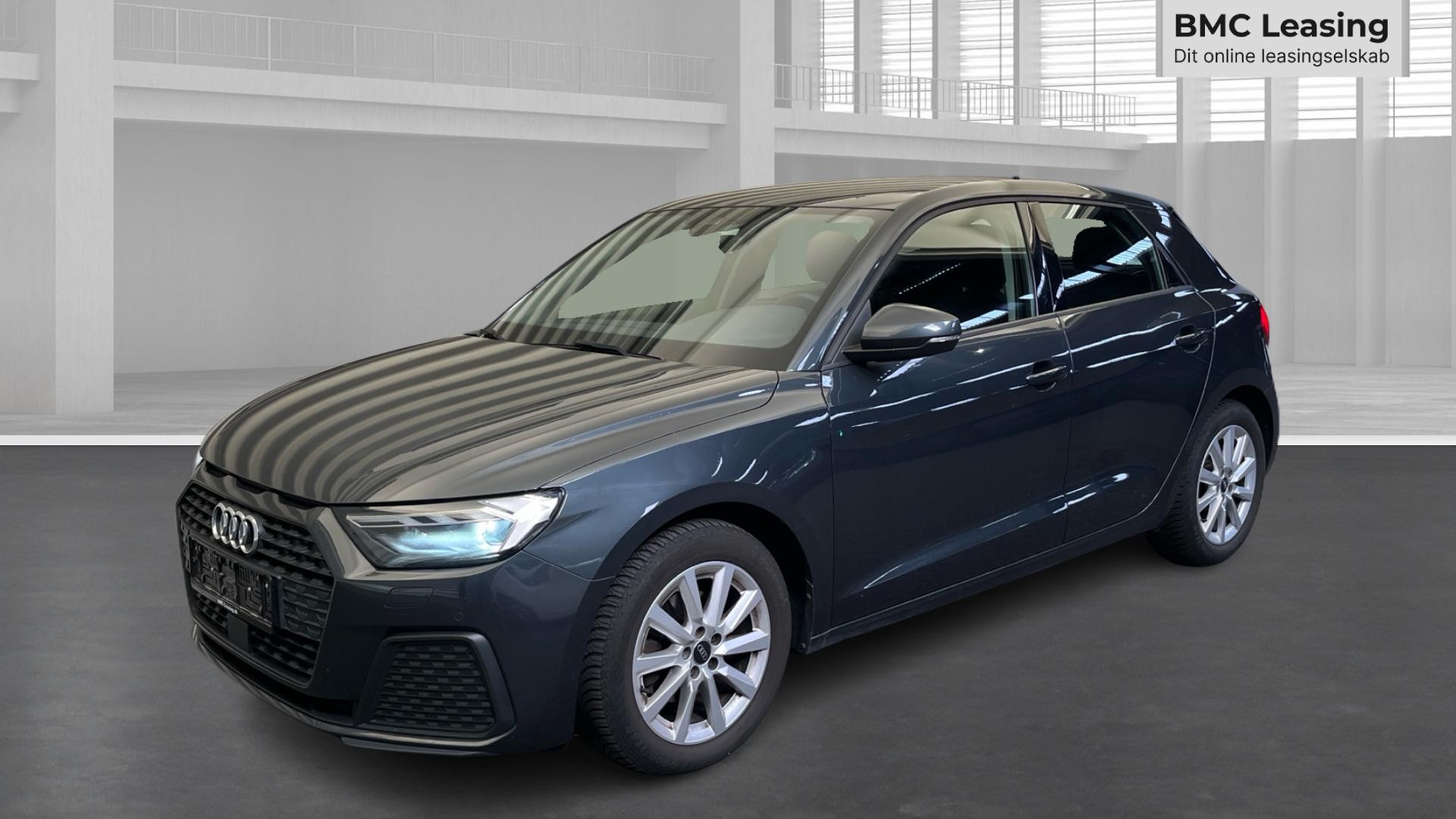 001 u26-09 909594 Audi A1 Proline 30 TFSI Sportback - Skråt forfra, venstre