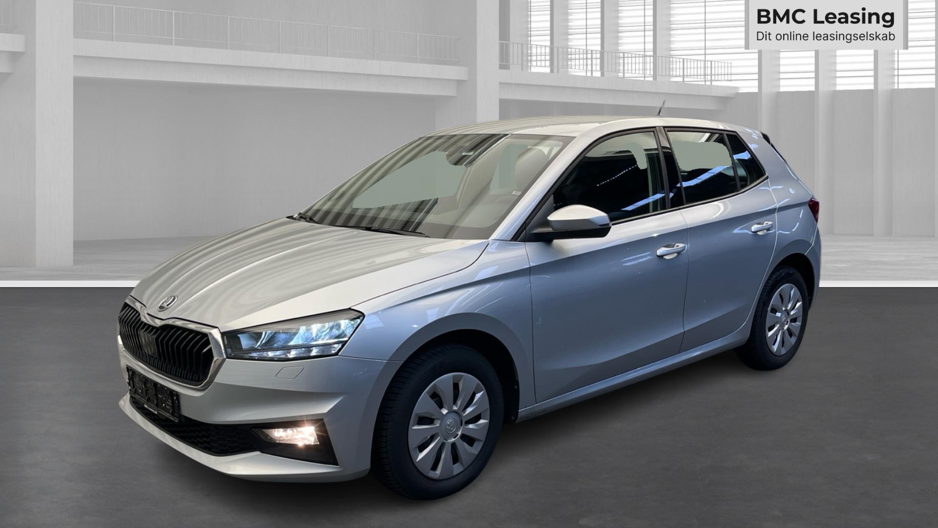001 u26-09 909896 Škoda Fabia Essence MPI EVO - Skråt forfra, venstre