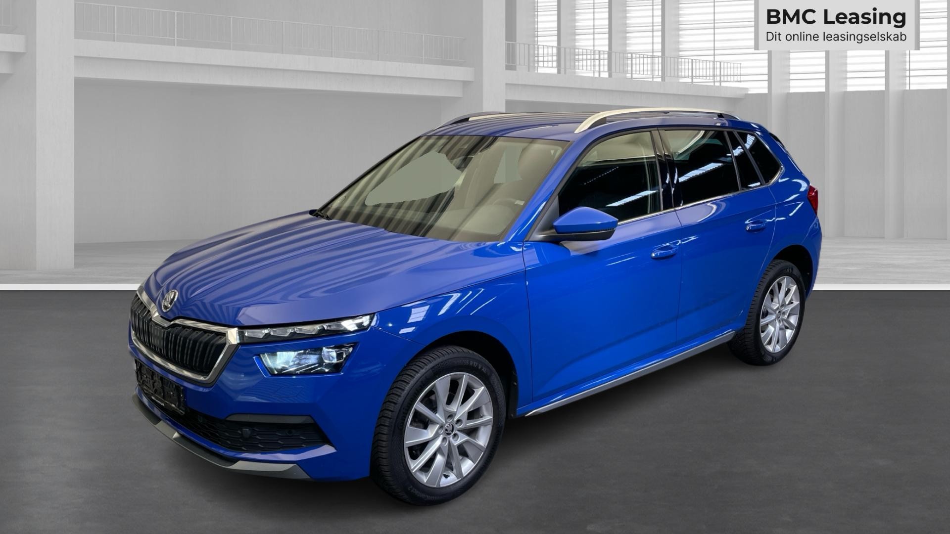001 u26-09 910337 Škoda Kamiq Style Adventure Edition TSI - Skråt forfra, venstre