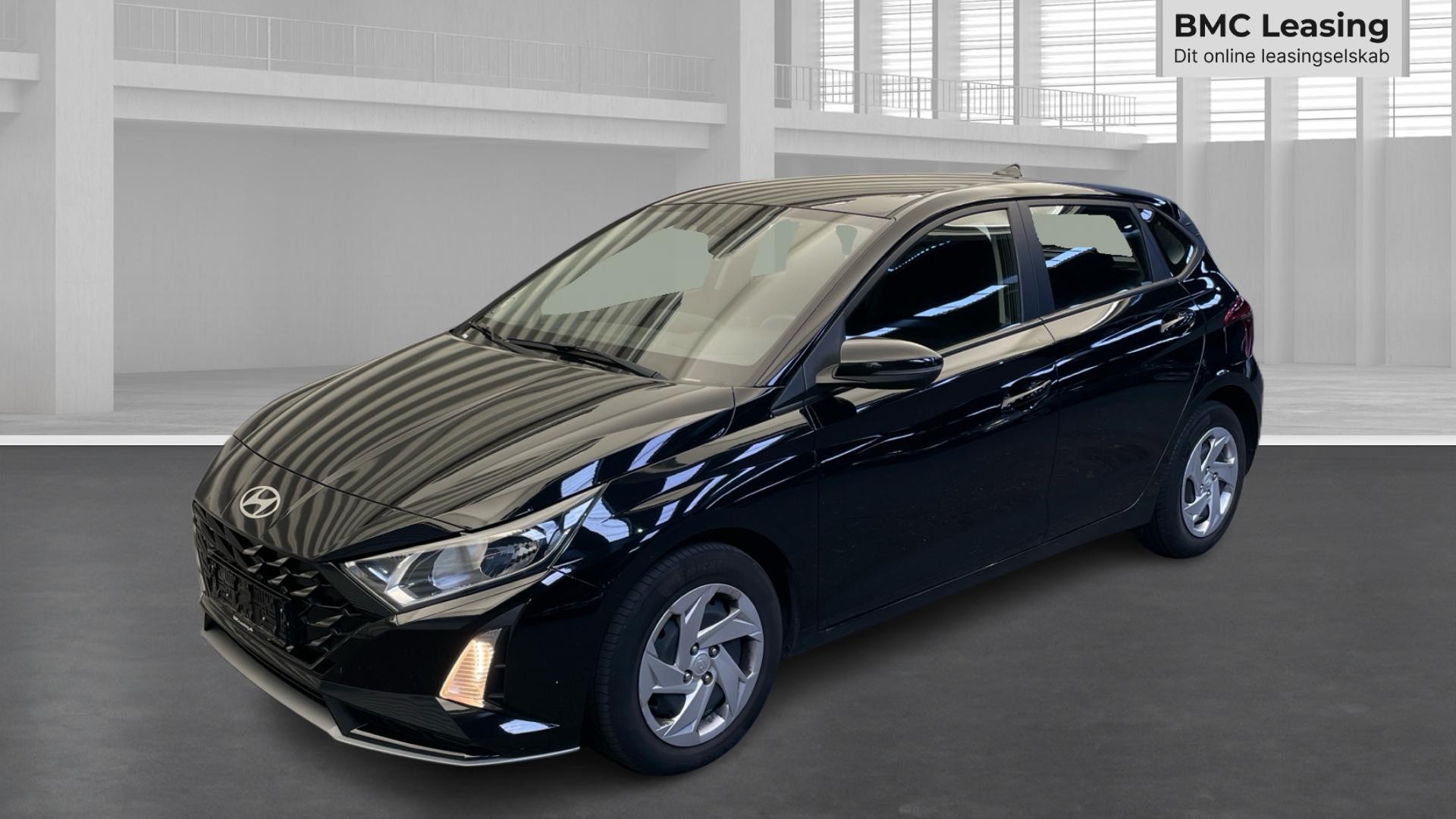 001 u26-09 910398 Hyundai i20 Essential T-GDi aut. - Skråt forfra, venstre