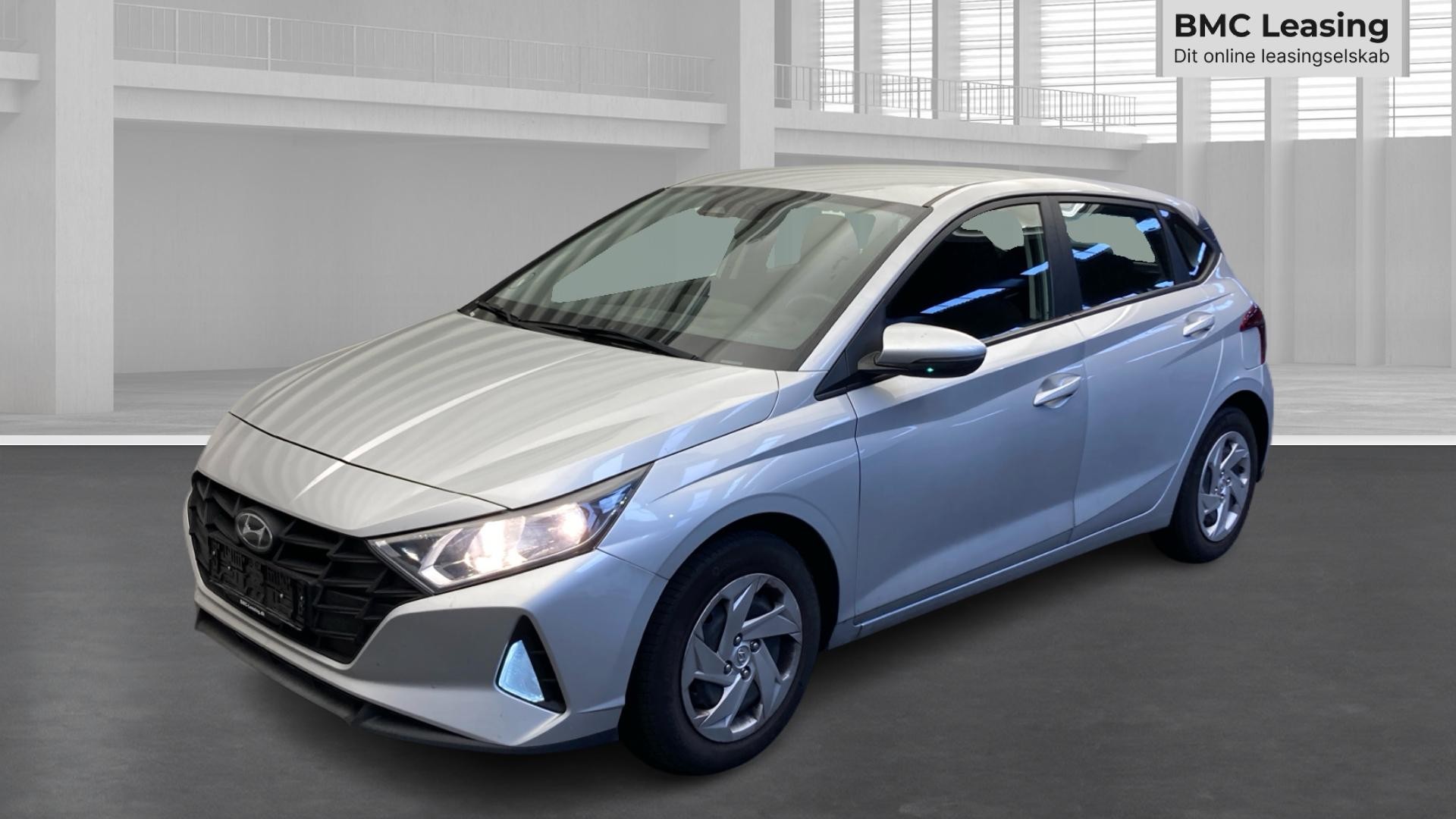 001 u26-09 910985 Hyundai i20 Essential MPi - Skråt forfra, venstre