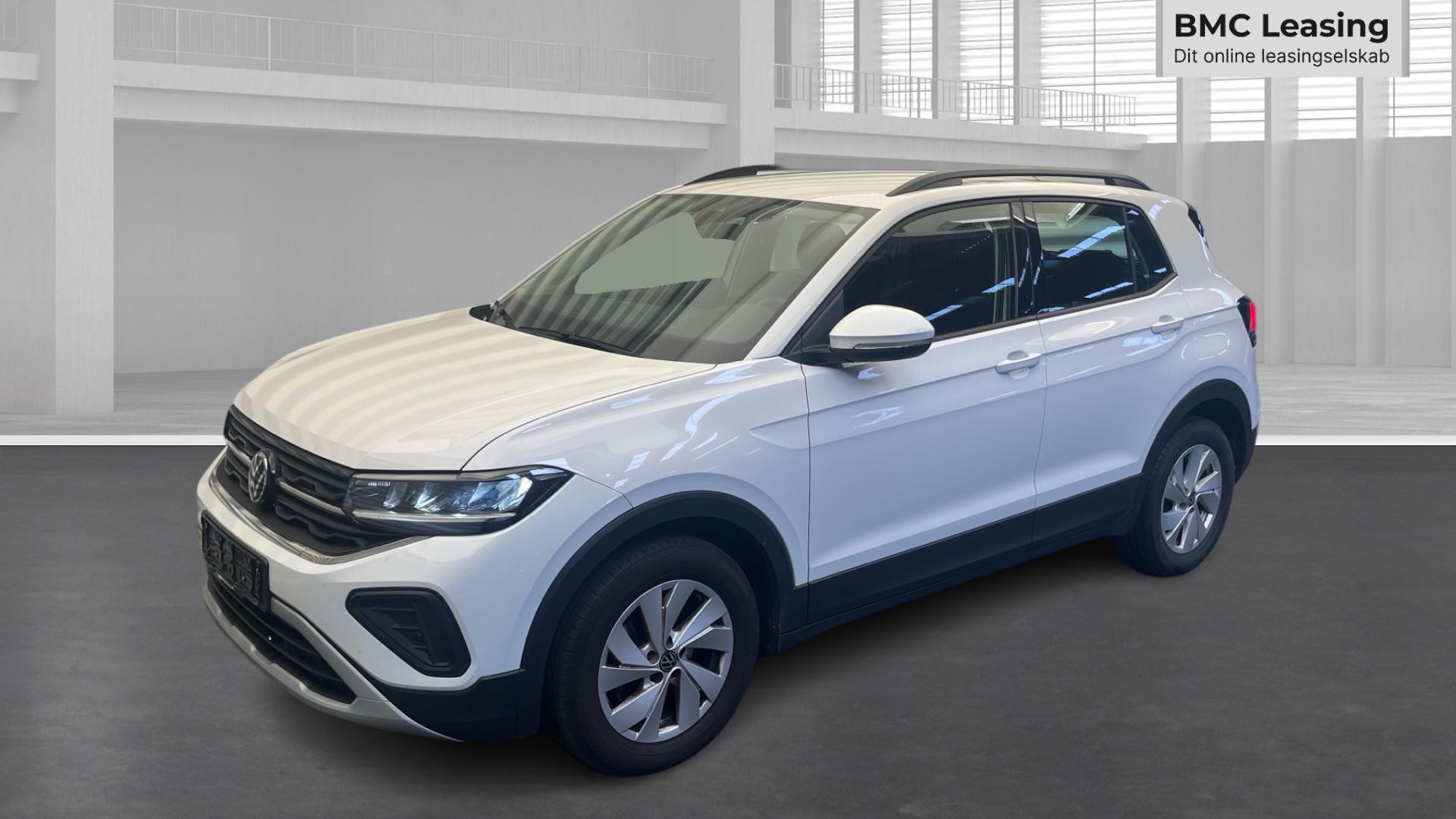 001 u26-09 911036 VW T-Cross Life TSI - Skråt forfra, venstre