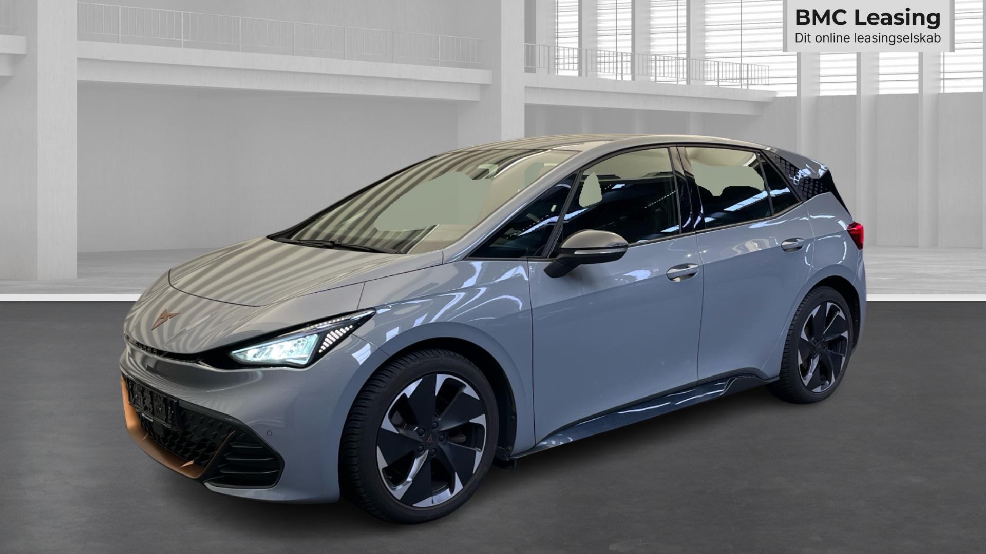 001 u26-09 911143 Cupra Born e-Boost 58 kWh - Skråt forfra, venstre