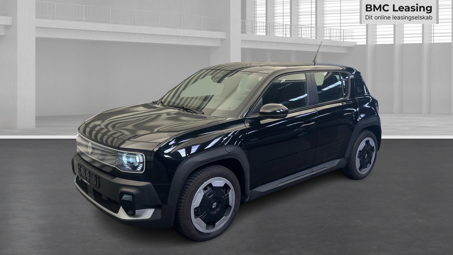 001 u26-09 911637 Renault 4 E-Tech Electric Evolution 52 kWh - Skråt forfra, venstre