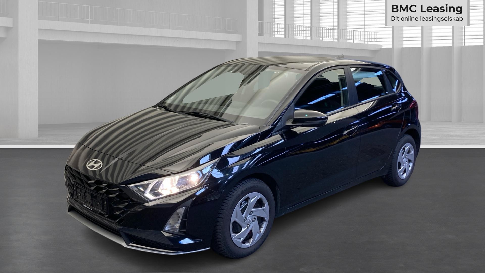 001 u26-09 911672 Hyundai i20 Essential T-GDi aut. - Skråt forfra, venstre