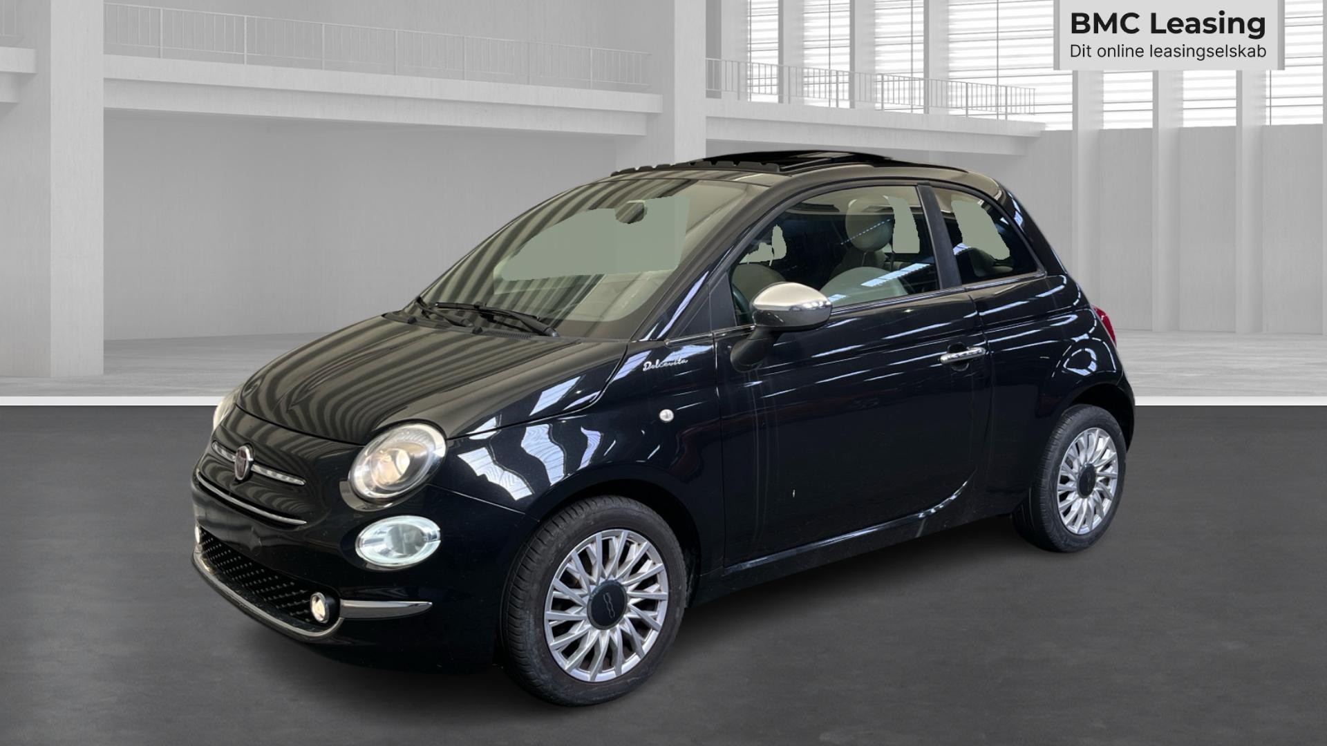 001 u26-09 912083 Fiat 500 Dolcevita Mild hybrid - Skråt forfra, venstre