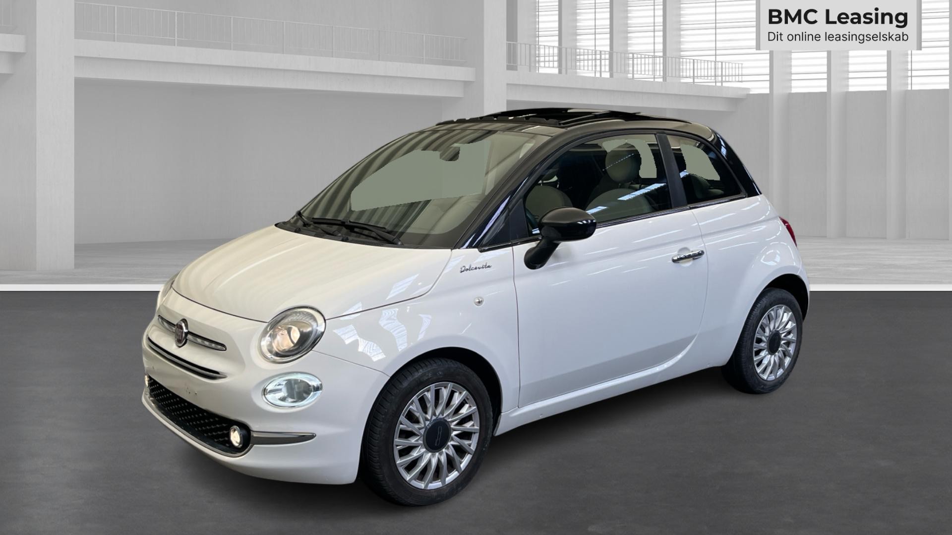 001 u26-09 912088 Fiat 500 Dolcevita Mild hybrid - Skråt forfra, venstre