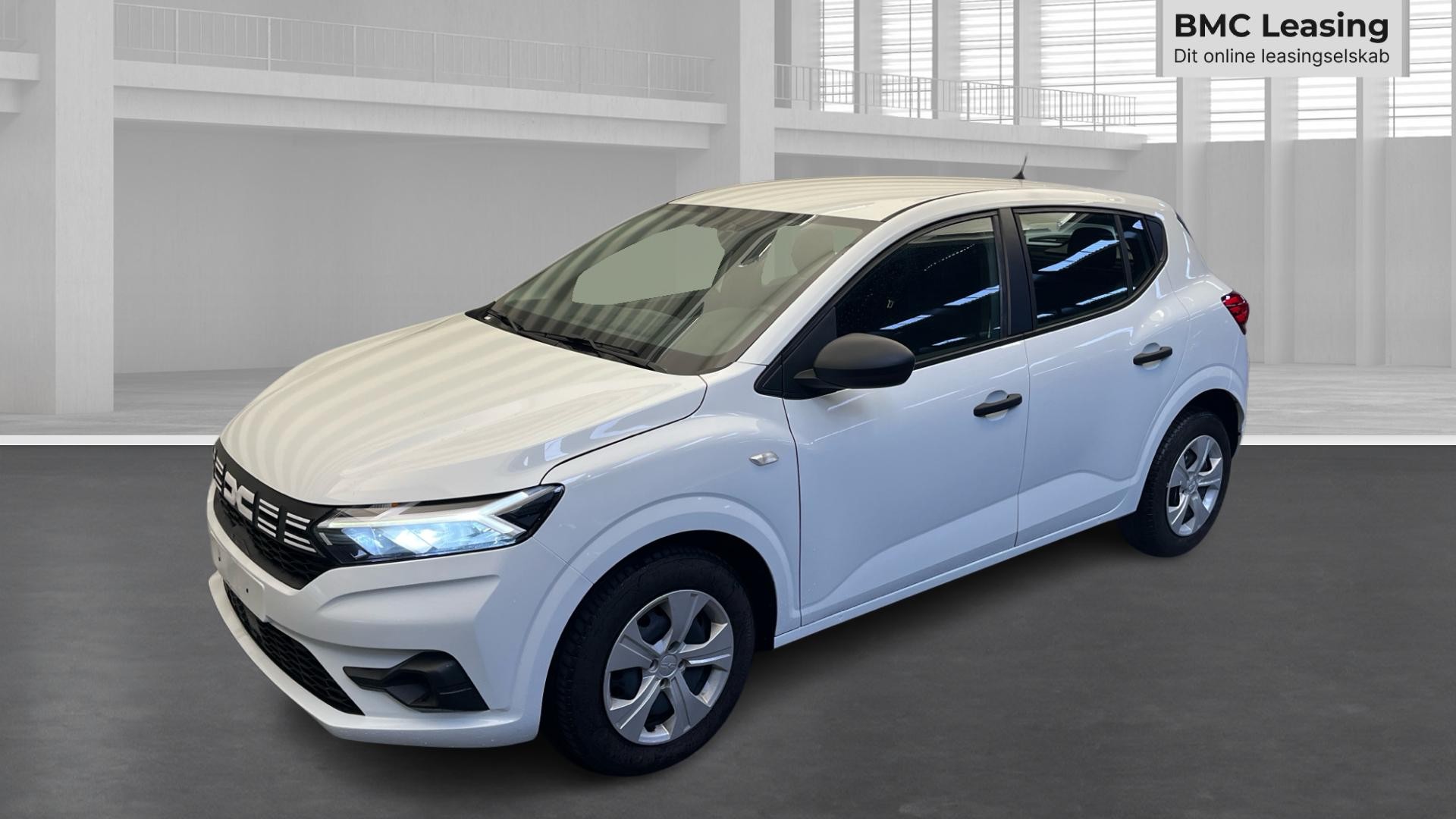 001 u26-09 912354 Dacia Sandero Essential TCe 90 - Skråt forfra, venstre