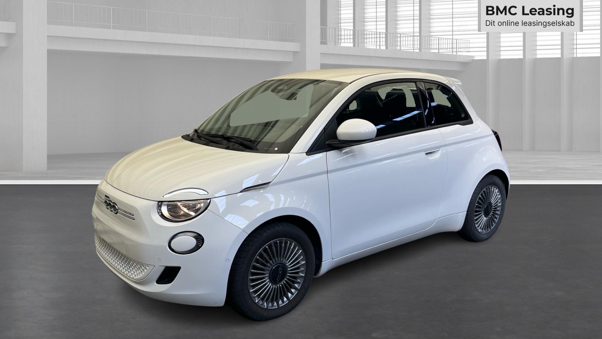 001 u26-09 912442 Fiat 500e Icon 42 kWh - Skråt forfra, venstre