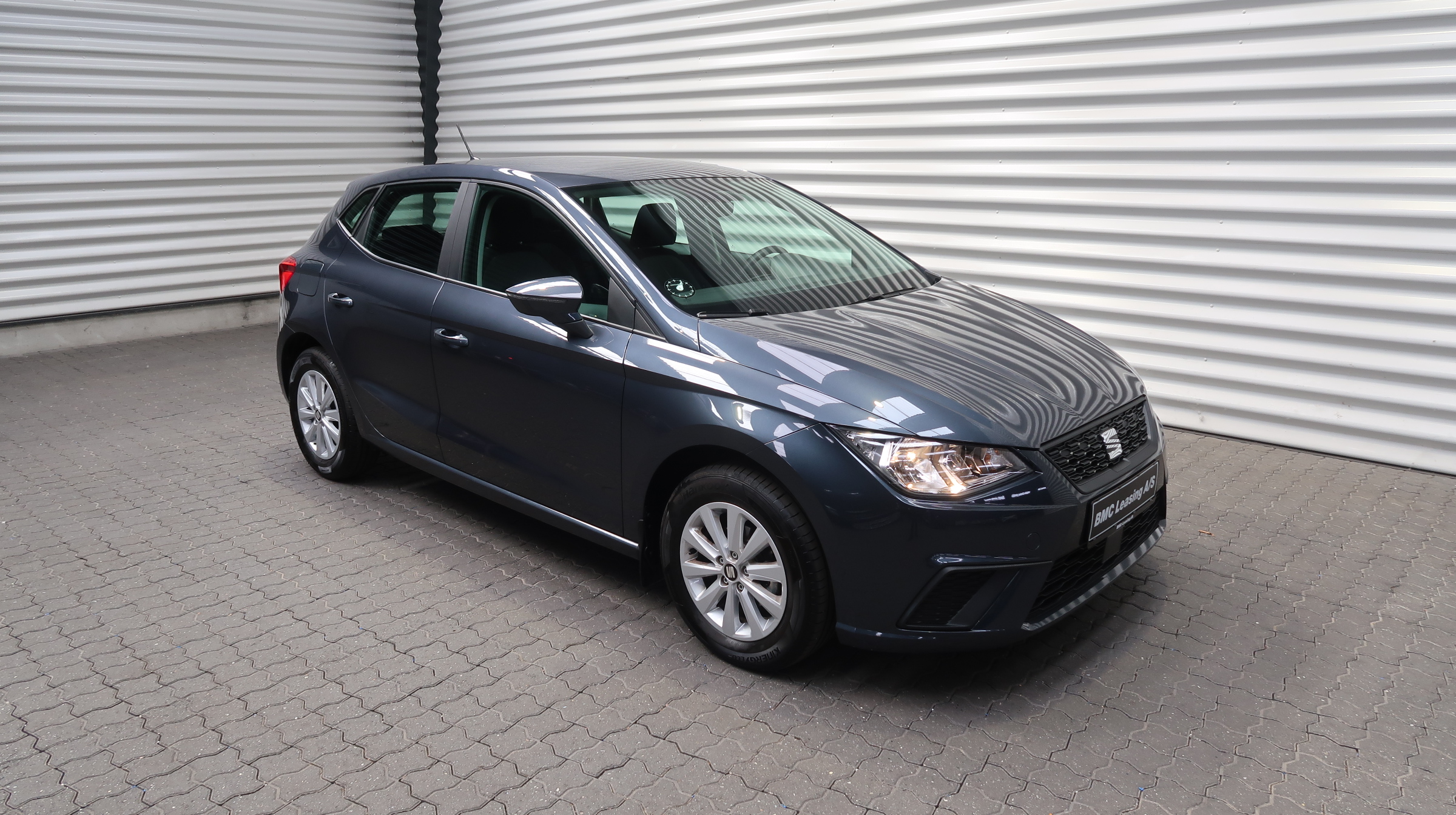 001 k23-09 908082 SEAT Ibiza Style TSI - Skråt forfra, højre
