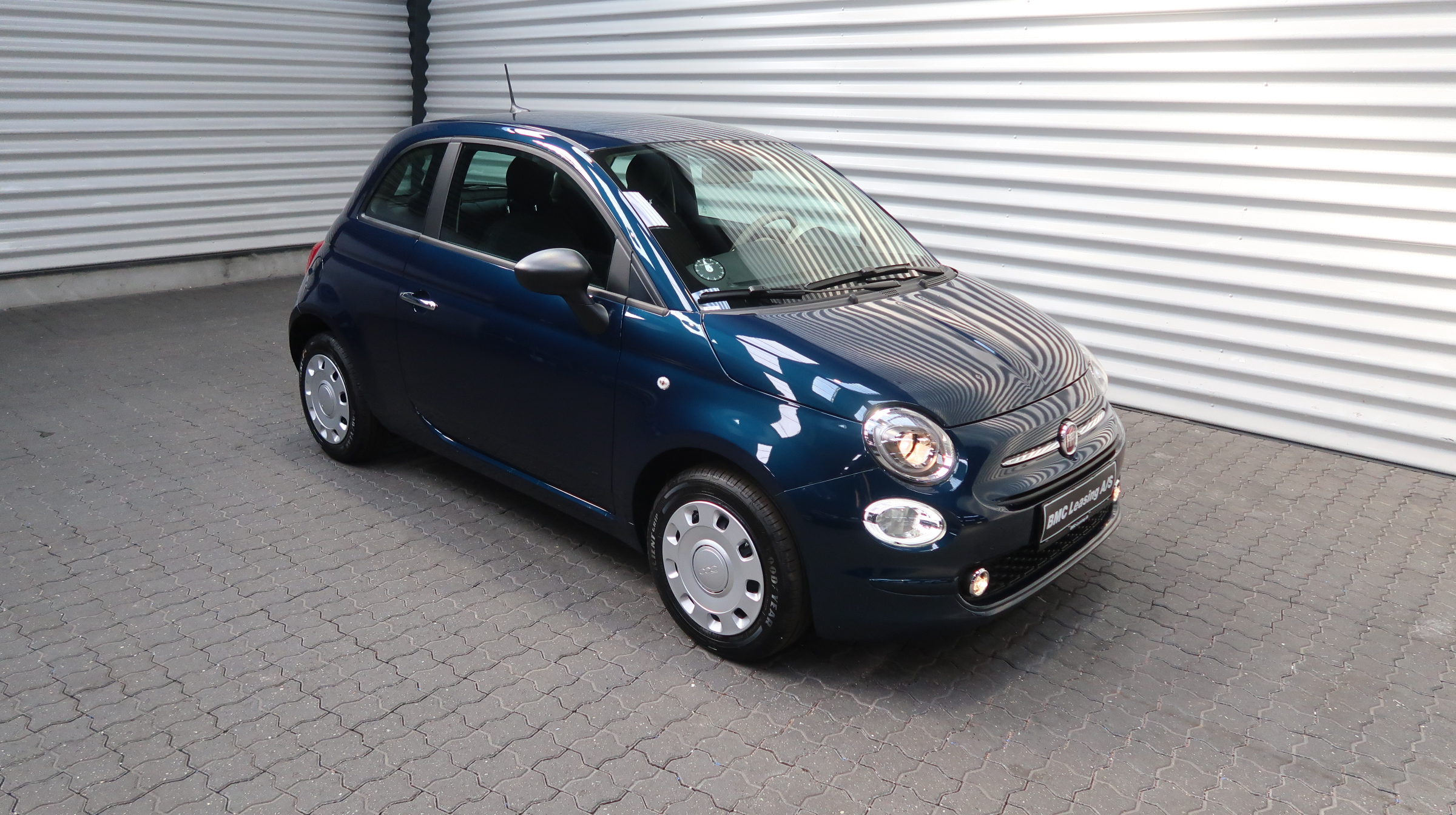 001 k24-10 909620 Fiat 500 Vita Comfort Mild hybrid - Skråt forfra, højre