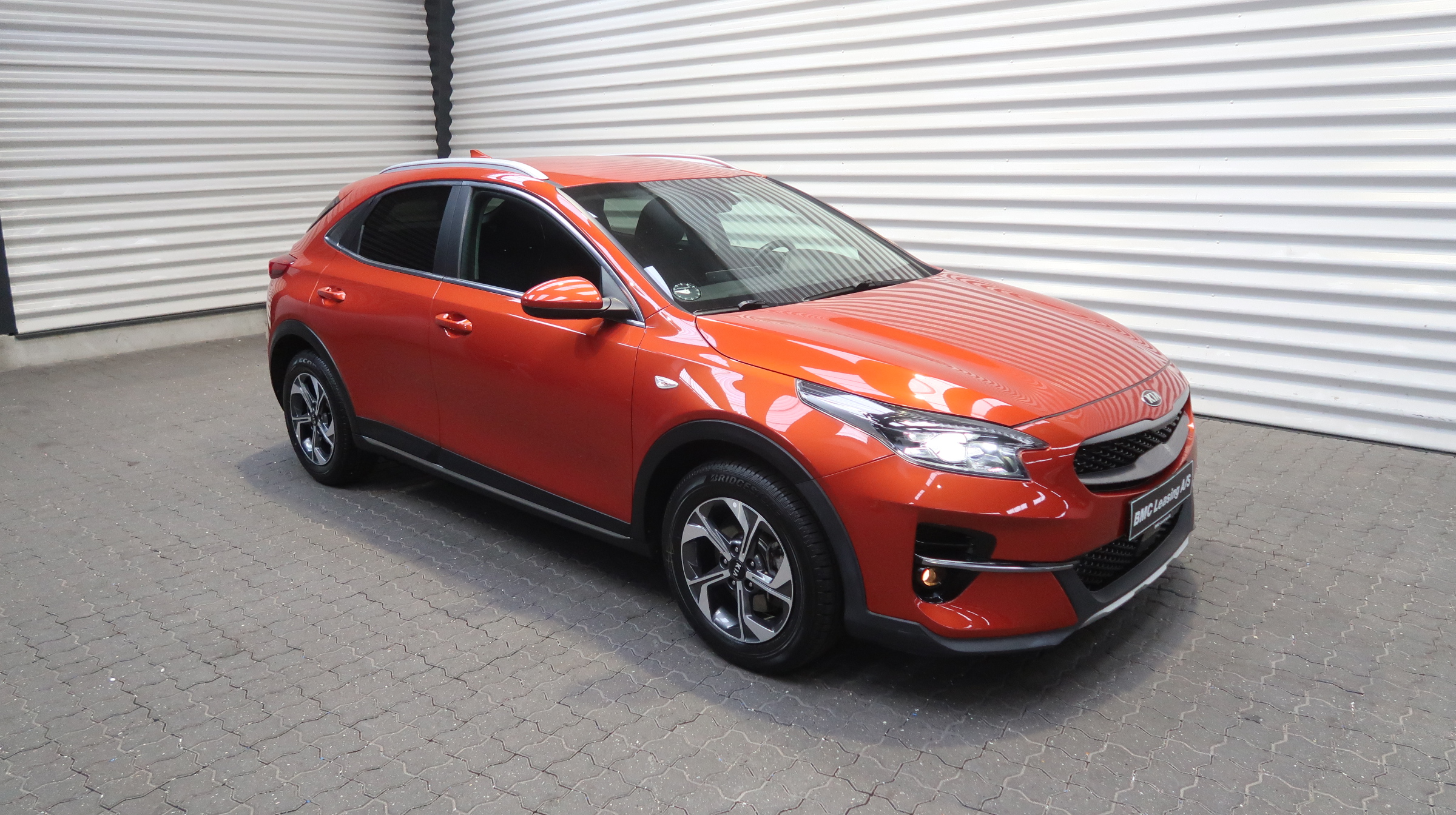 001 k25-09 908387 Kia XCeed Active T-GDi - Skråt forfra, højre