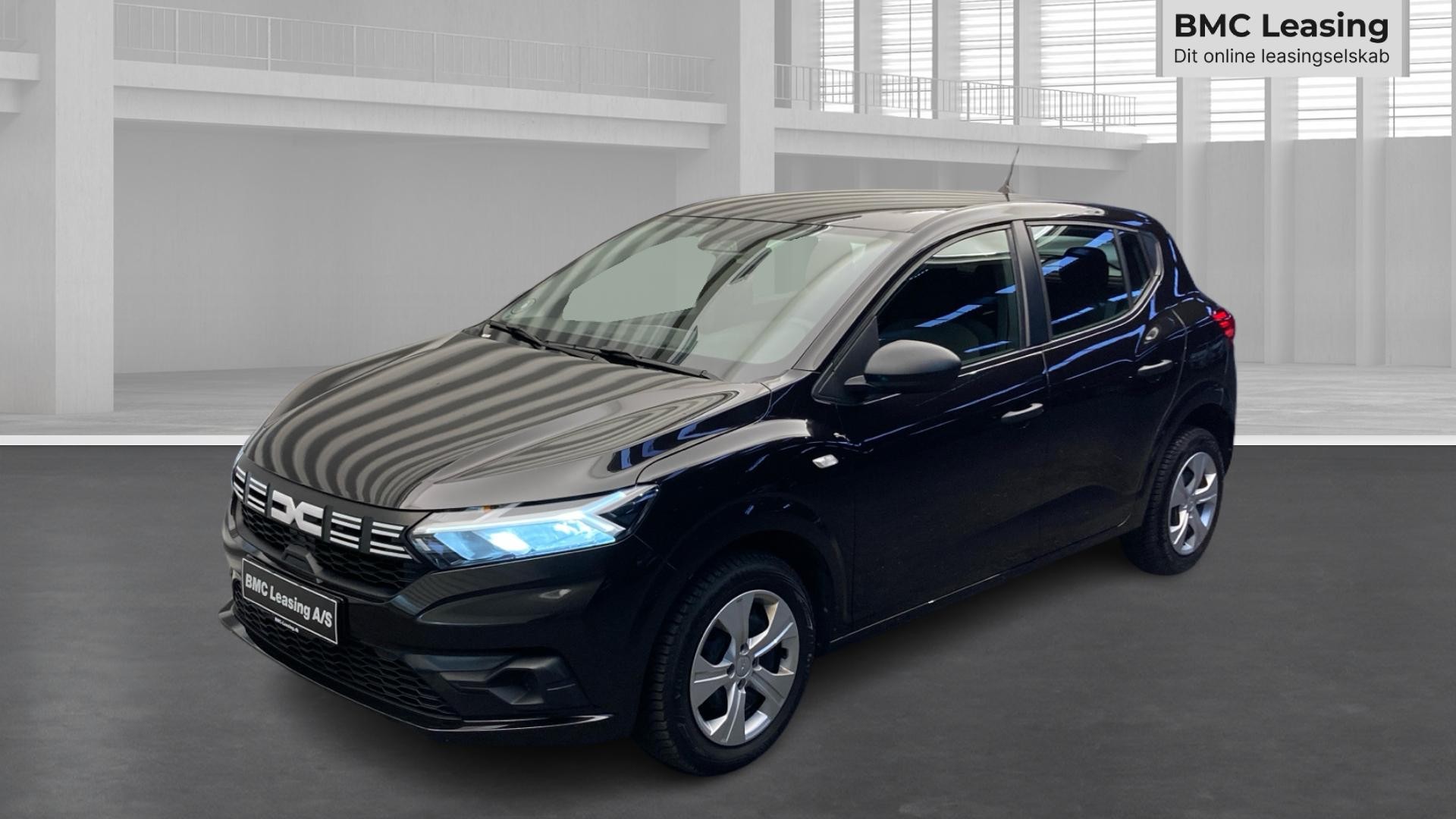 001 k26-10 910724 Dacia Sandero Essential TCe 90 - Skråt forfra, venstre