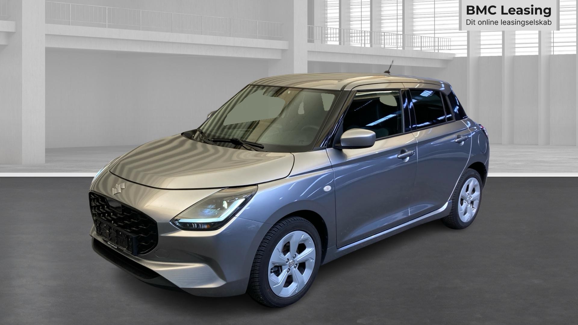 001 u26-03 910155 Suzuki Swift Advance MHEV - Skråt forfra, venstre