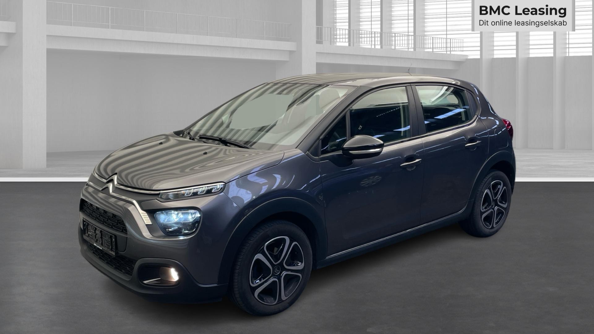 001 u26-10 906345 Citroën C3 Feel PureTech - Skråt forfra, venstre