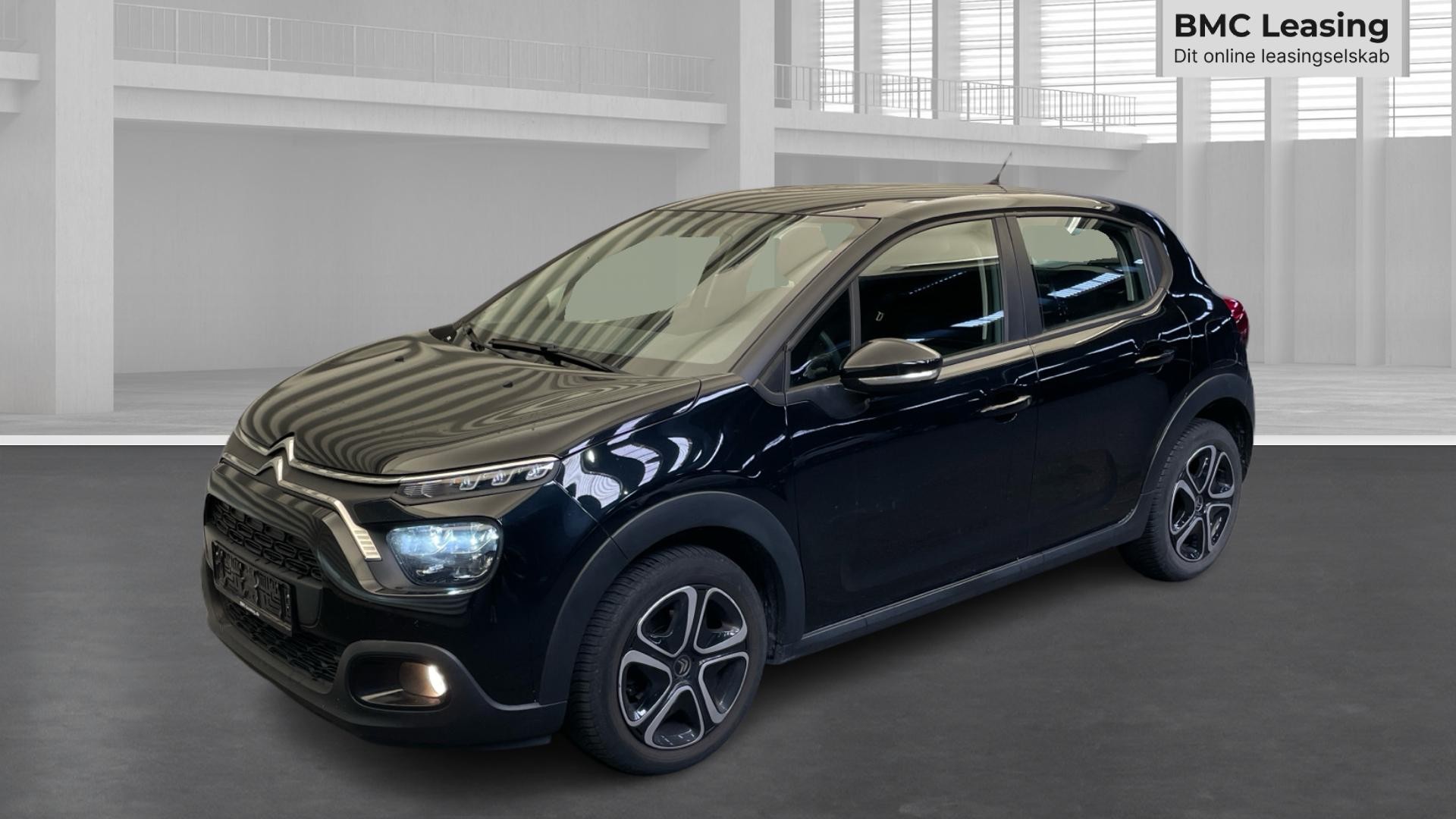 001 u26-10 906548 Citroën C3 Feel PureTech - Skråt forfra, venstre