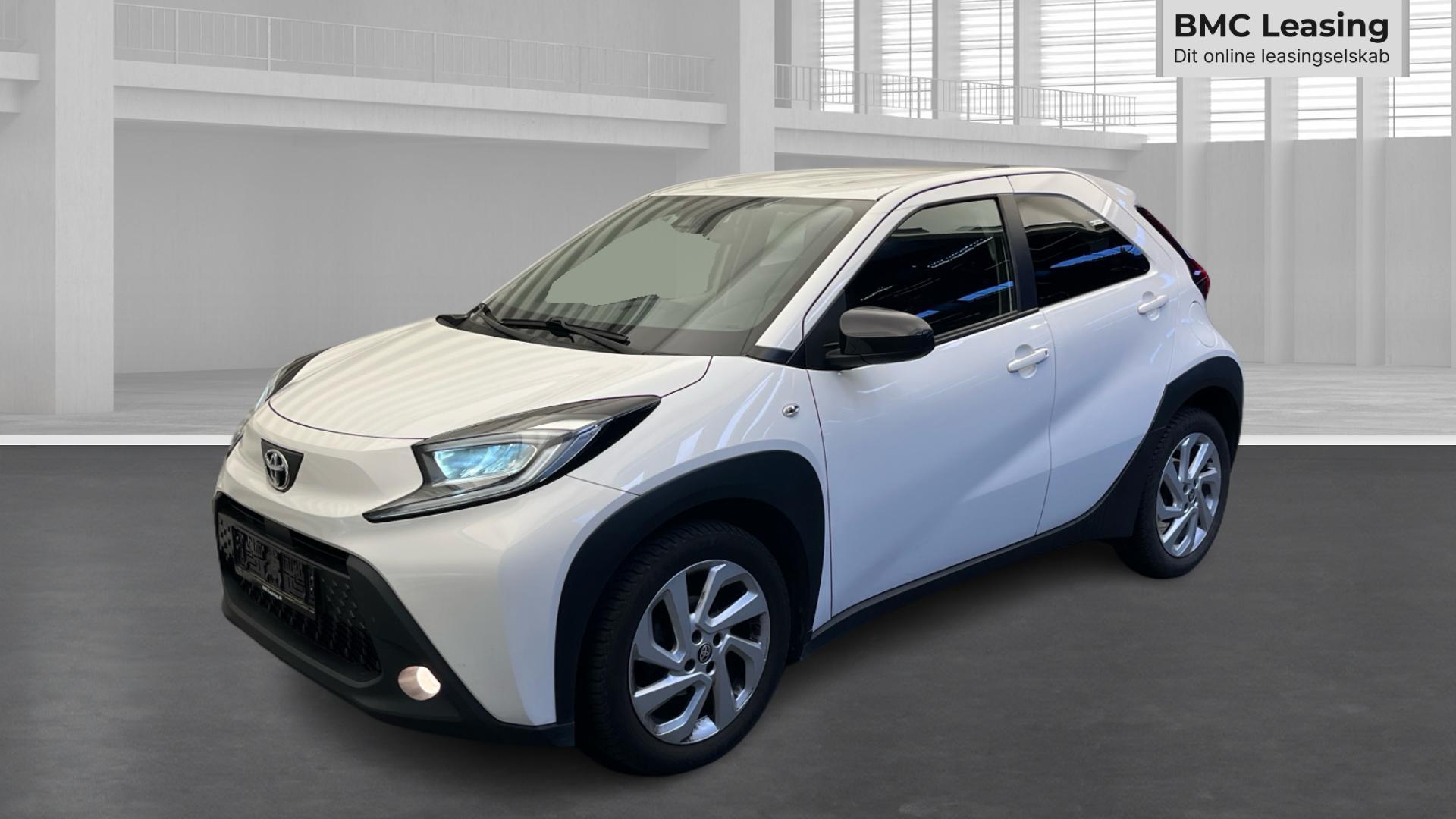 001 u26-10 907751 Toyota Aygo X Active VVT-i - Skråt forfra, venstre