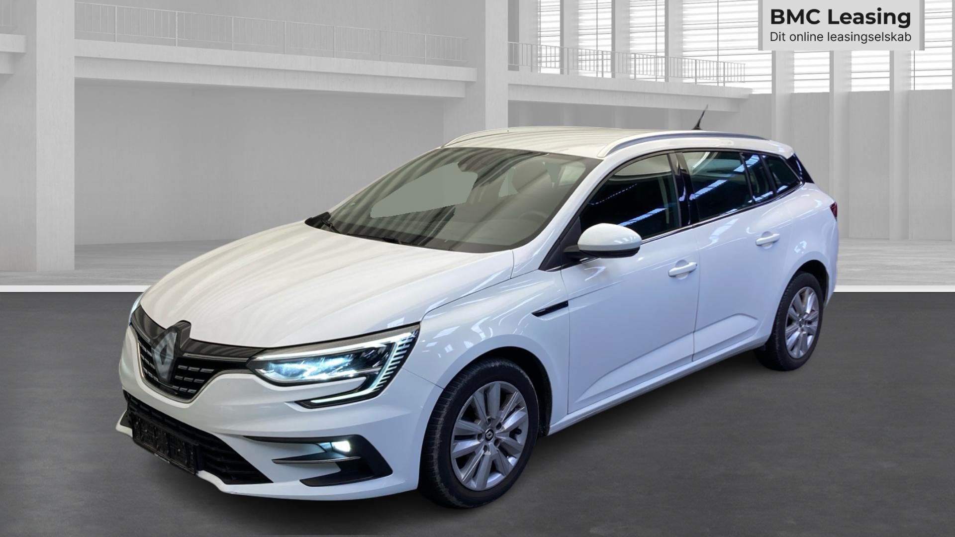 001 u26-10 907772 Renault Megane Zen TCe st.car - Skråt forfra, venstre