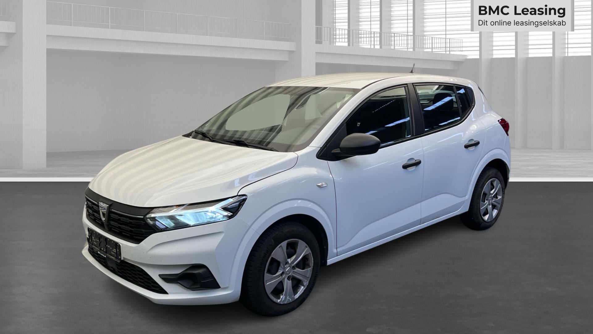 001 u26-10 910182 Dacia Sandero Comfort TCe 90 - Skråt forfra, venstre