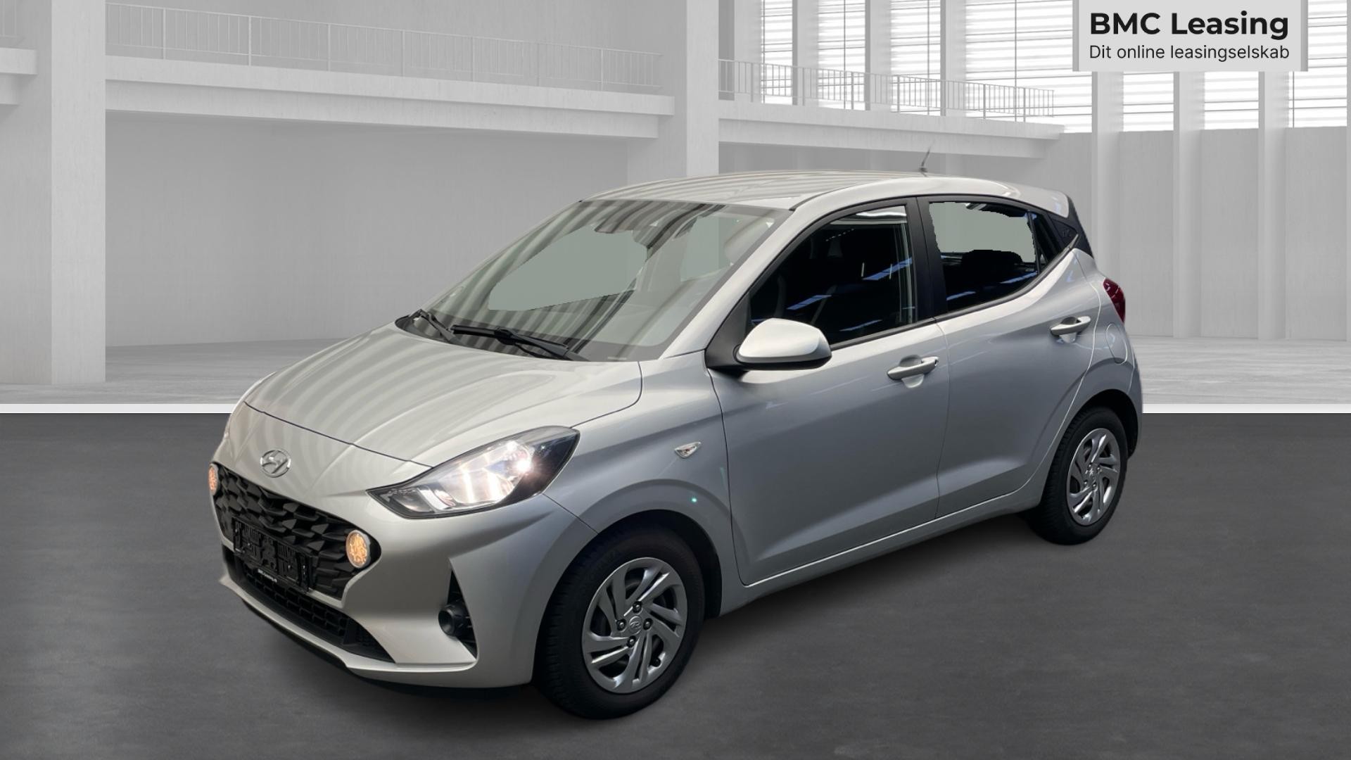 001 u26-10 911762 Hyundai i10 Advanced MPi - Skråt forfra, venstre