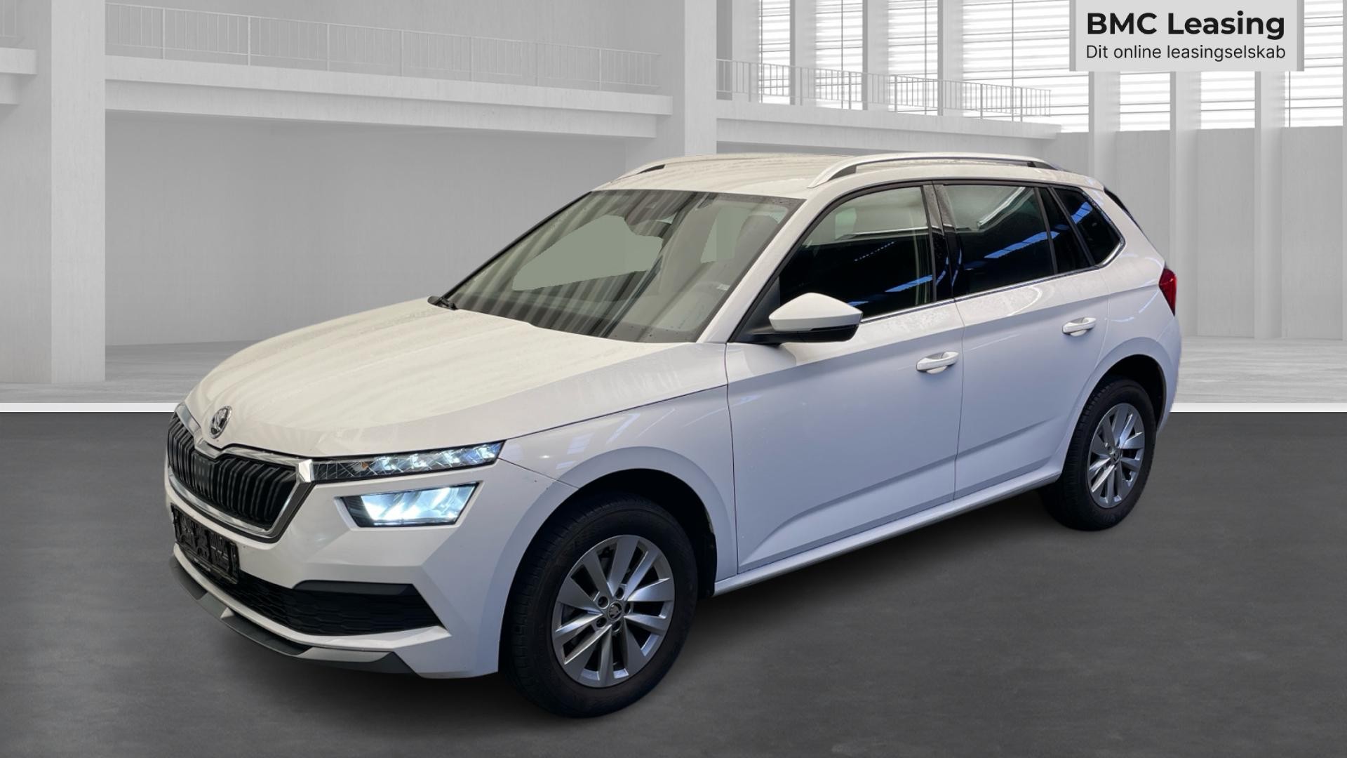 001 u26-10 911919 Škoda Kamiq Ambition TSI DSG - Skråt forfra, venstre