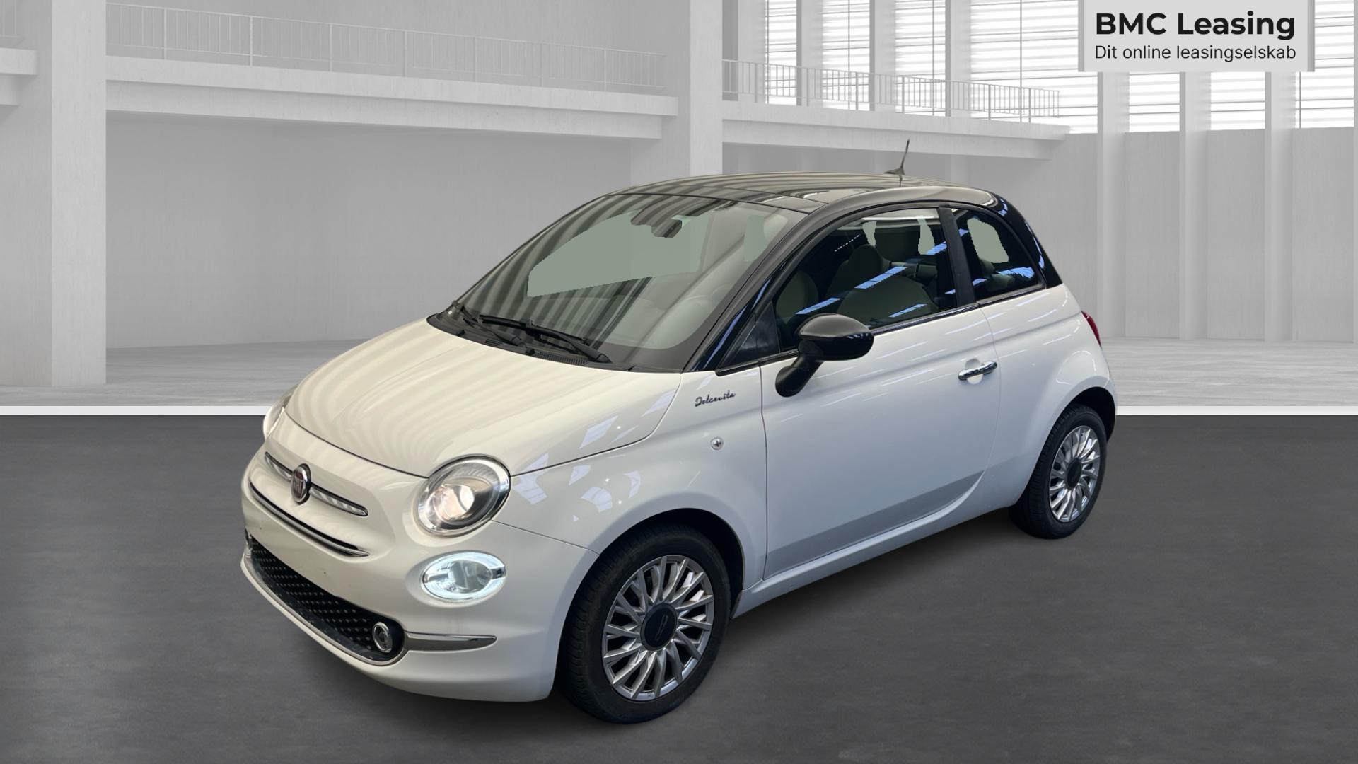 001 u26-10 912107 Fiat 500 Dolcevita Mild hybrid - Skråt forfra, venstre